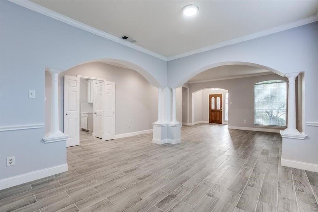 1209 Donegal Ln - Photo 5 of 23