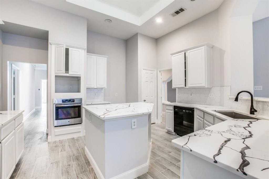 1209 Donegal Ln - Photo 6 of 23