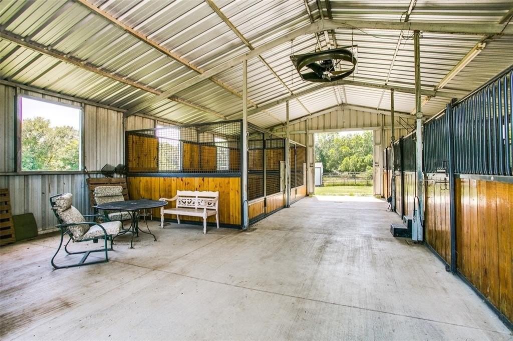 2191 Dr Sanders Rd - Photo 4 of 17