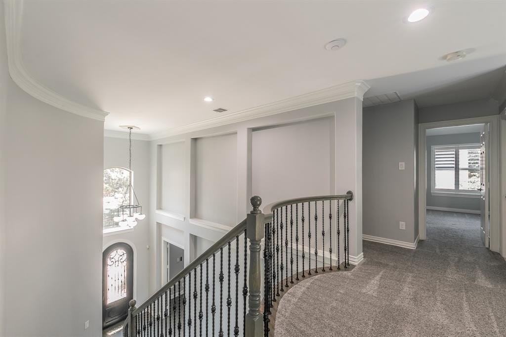 2305 Beacon Hill Dr - Photo 6 of 40