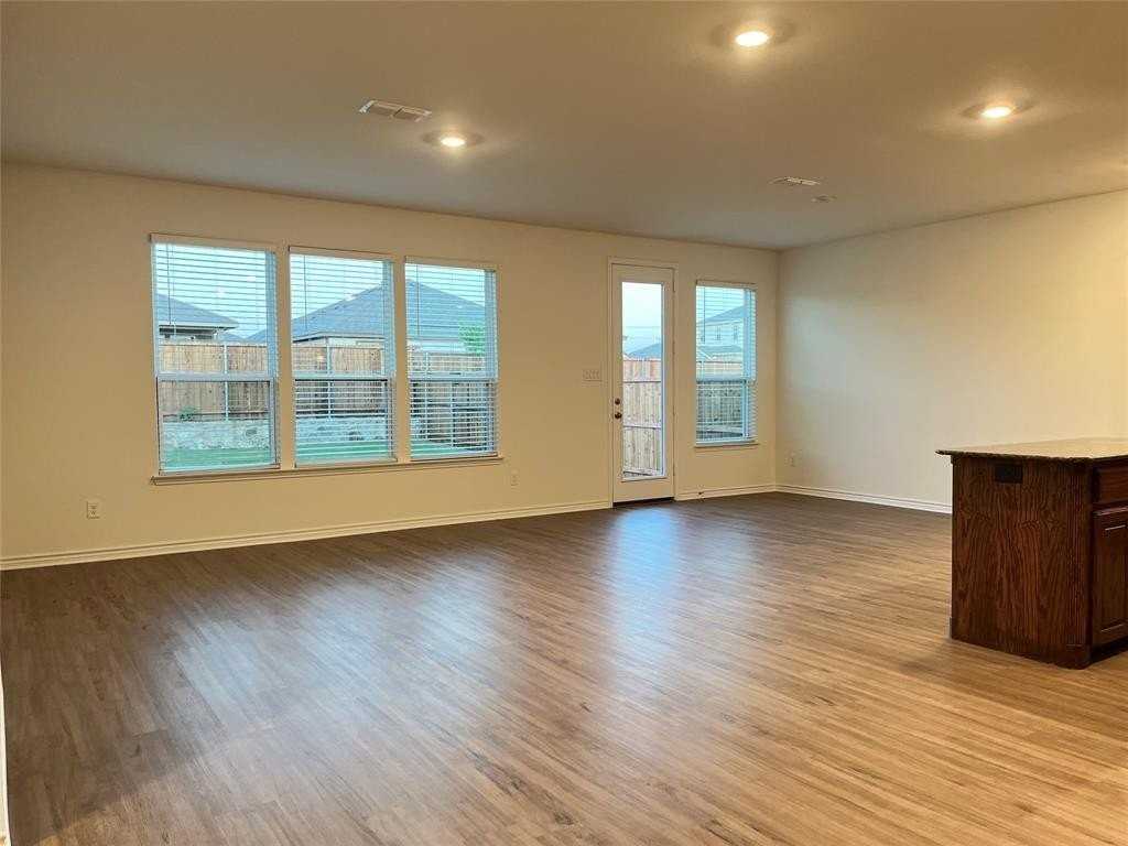 2504 Wesley Ave - Photo 3 of 19