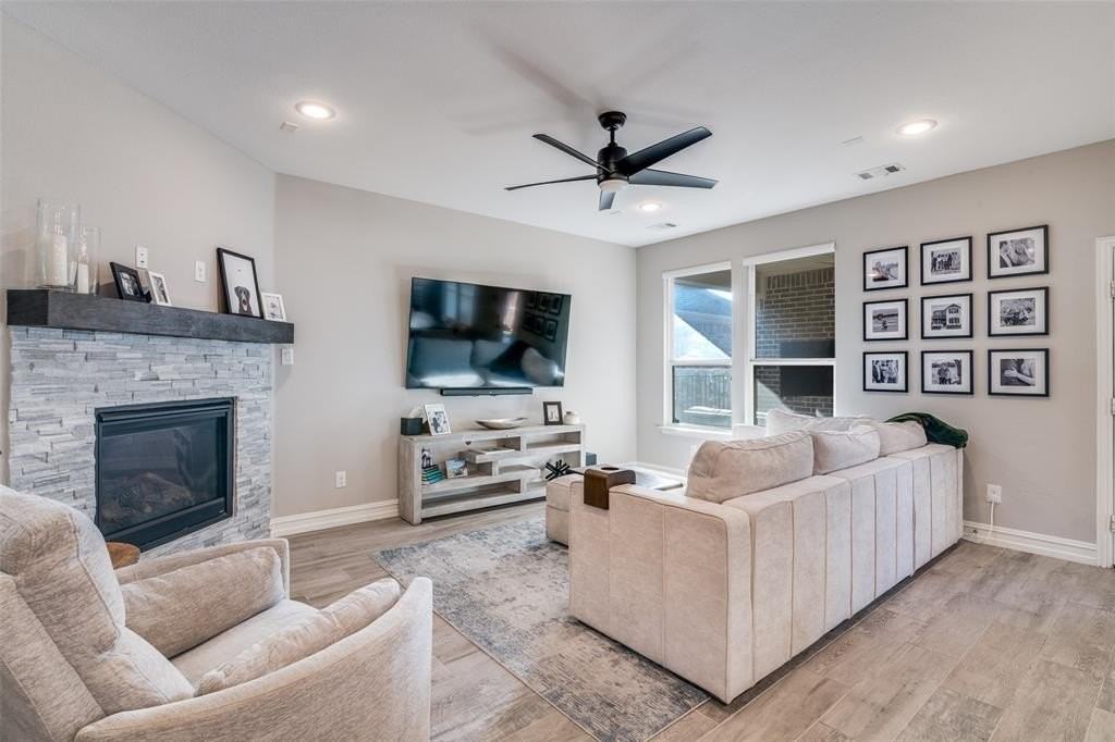 1510 Bellingham Ln - Photo 5 of 25