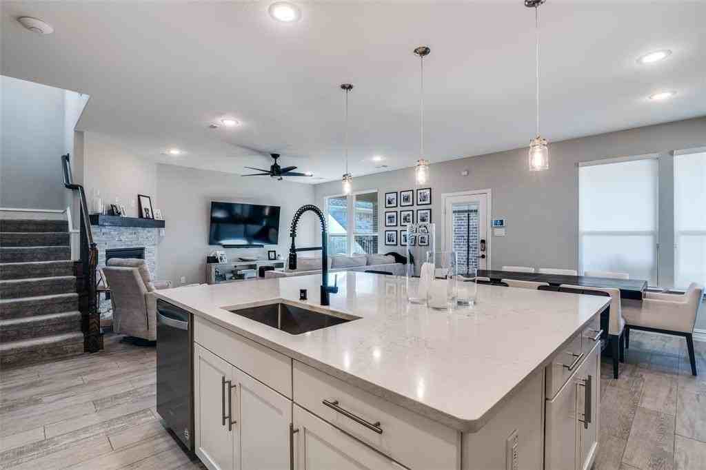 1510 Bellingham Ln - Photo 6 of 25