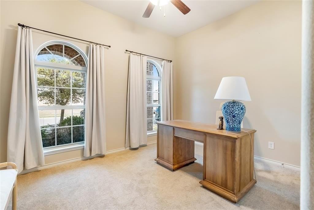 708 Guthrie Ln - Photo 5 of 23