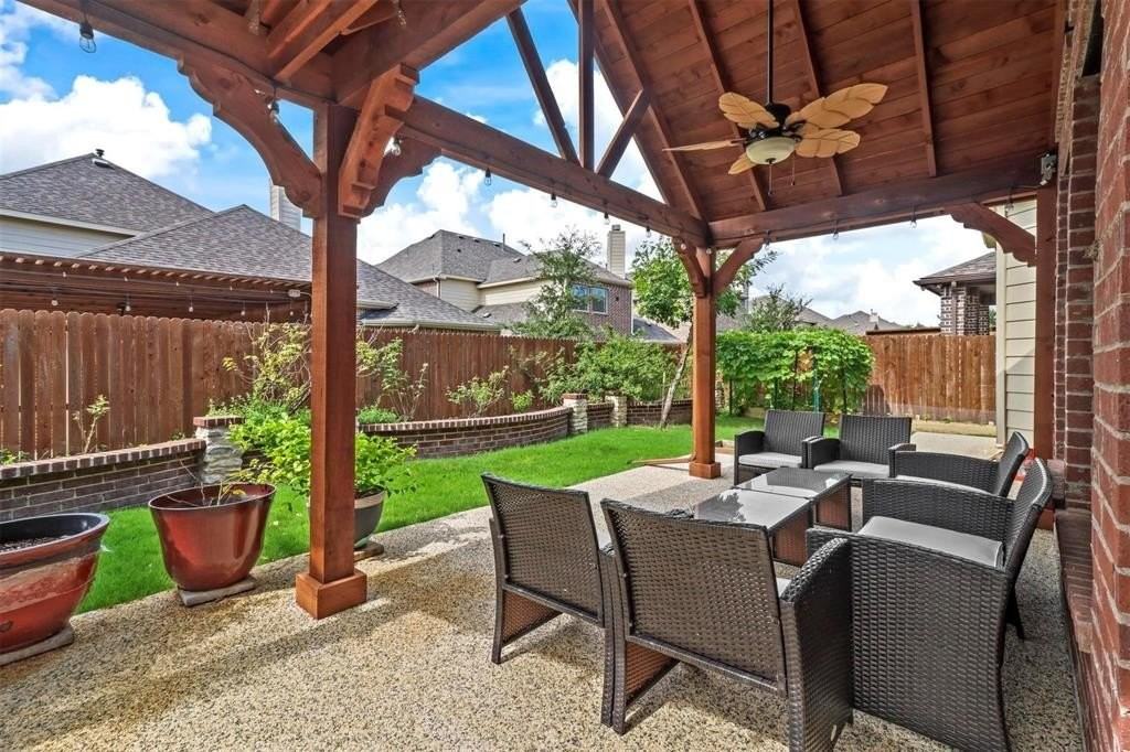 1121 Horsemint Dr - Photo 5 of 29