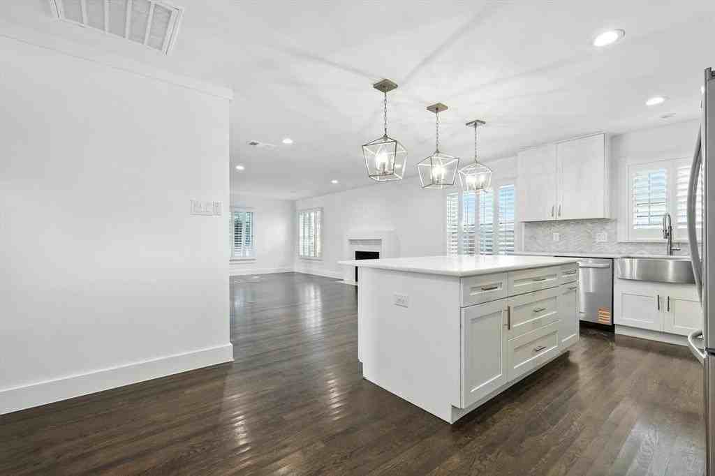 6116 Saint Moritz Ave - Photo 7 of 40