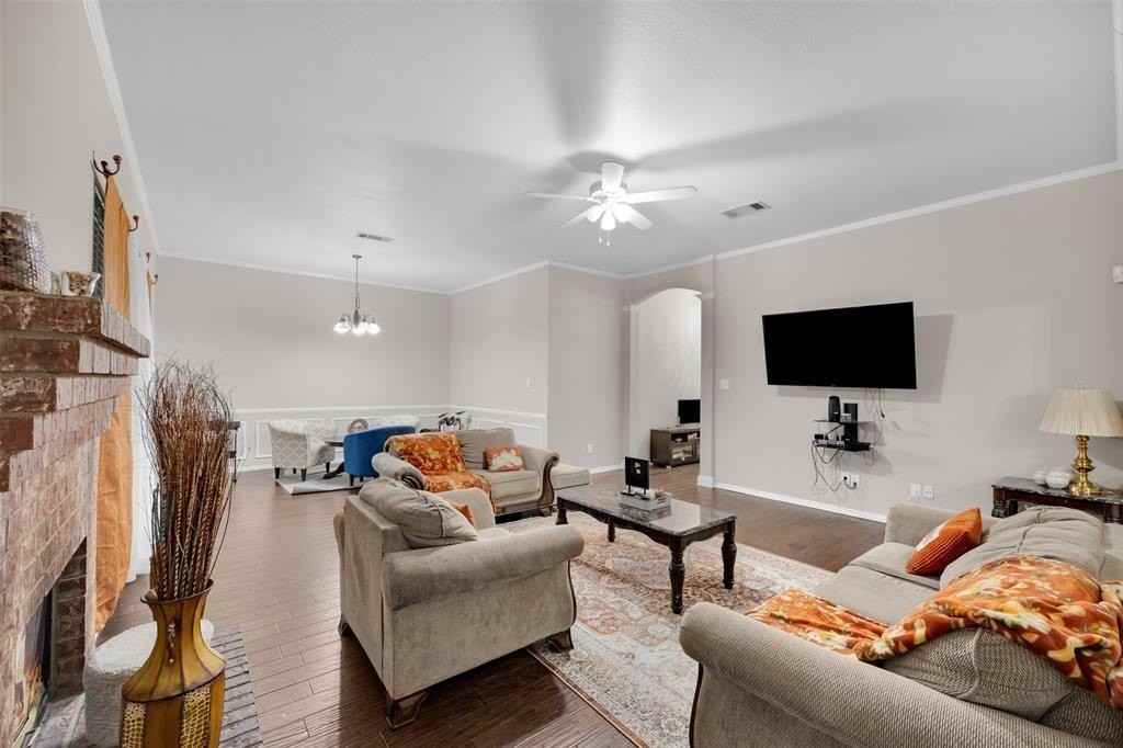 1505 Coastline Ln - Photo 5 of 14