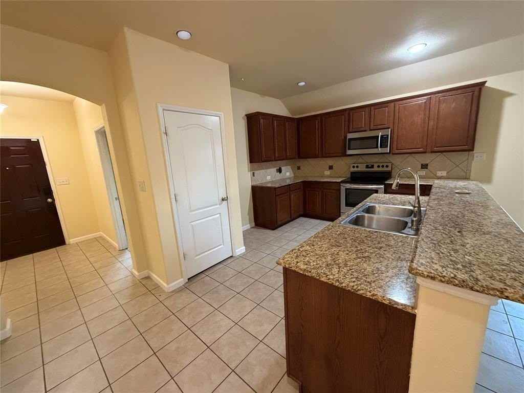 1452 Puerto Lago Dr - Photo 5 of 18