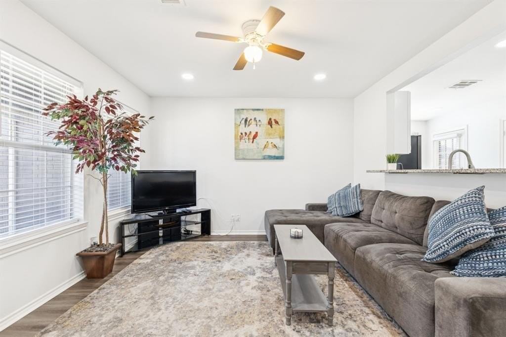 1301 Florence St - Photo 5 of 26