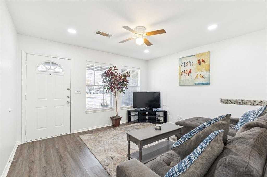 1301 Florence St - Photo 6 of 26