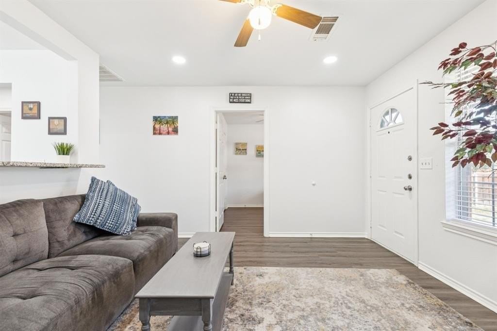 1301 Florence St - Photo 7 of 26