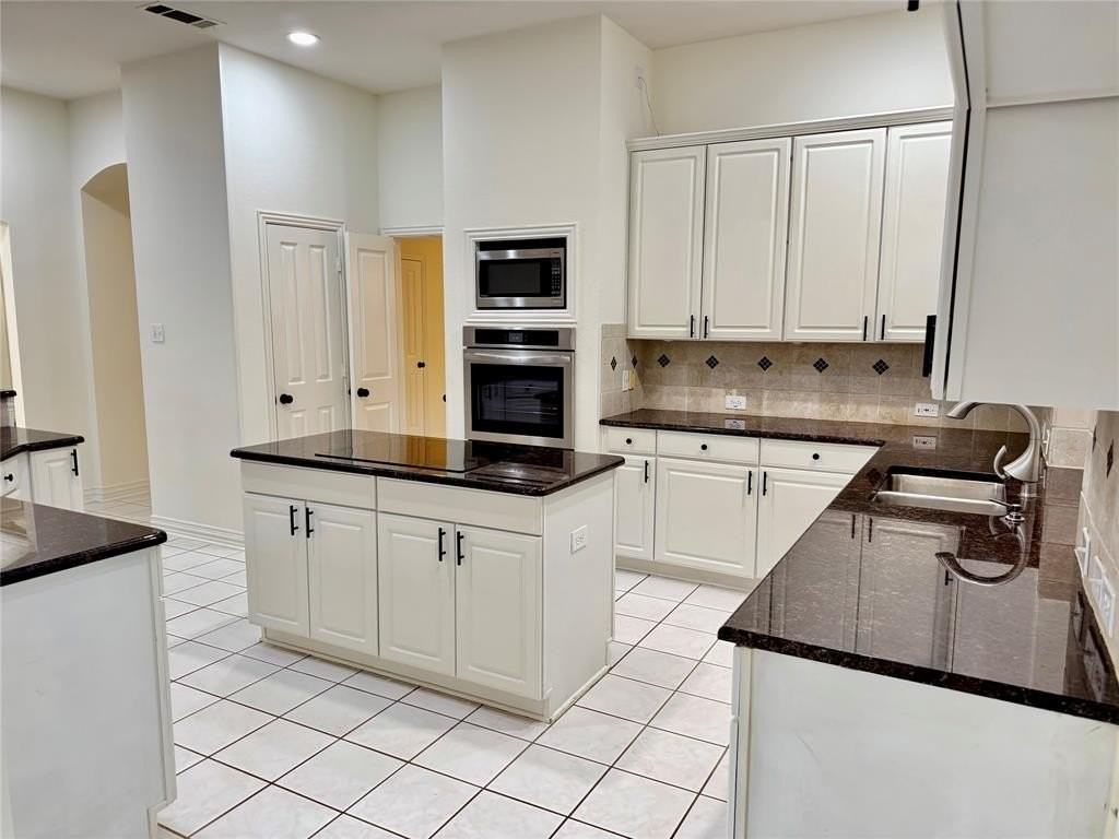 708 Nettleton Dr - Photo 3 of 37