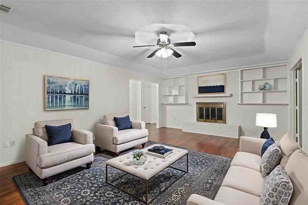 1304 Bradley Ct - Photo 2 of 14