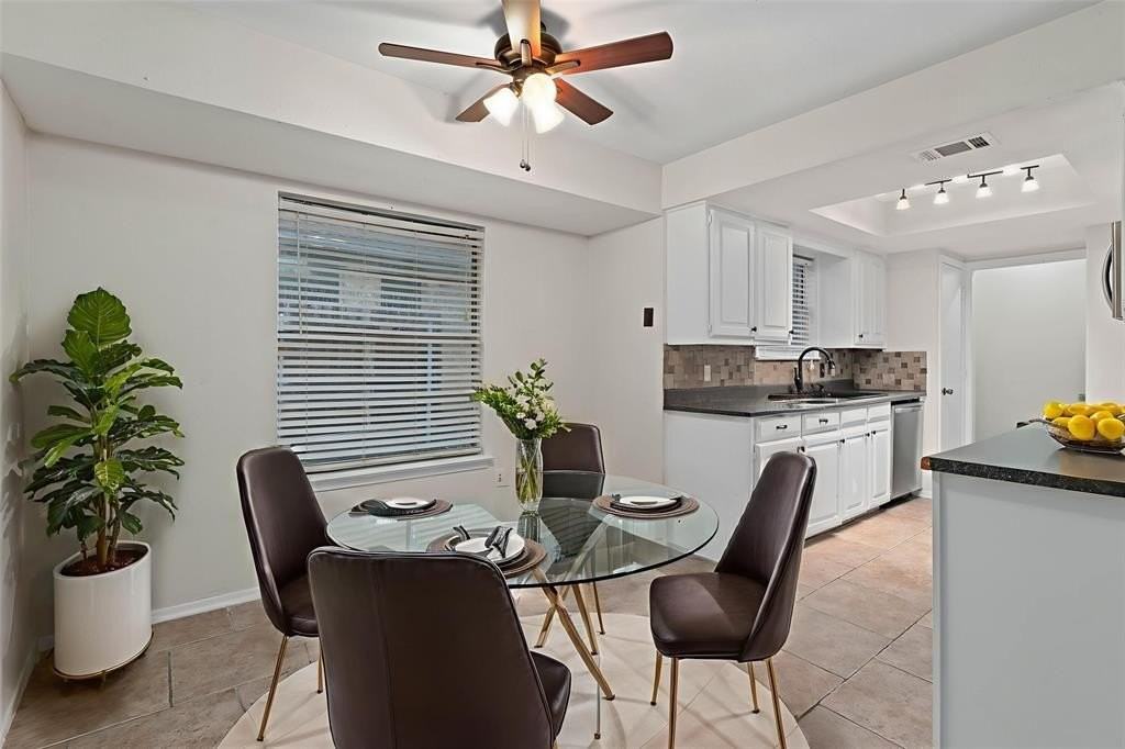 1304 Bradley Ct - Photo 3 of 14