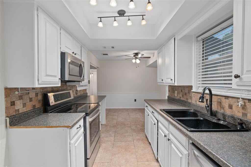 1304 Bradley Ct - Photo 4 of 14