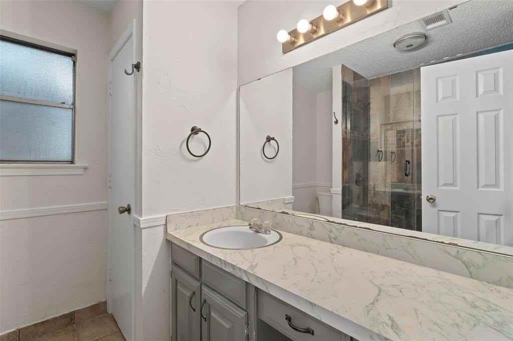 1304 Bradley Ct - Photo 7 of 14