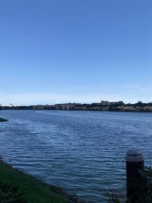 598 Ne 199th Ter #6Y - Photo 2 of 11