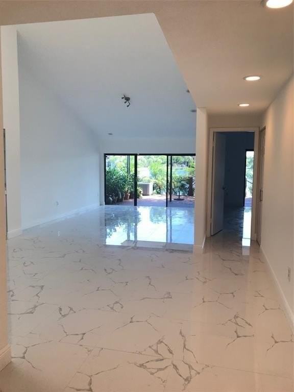 598 Ne 199th Ter #6Y - Photo 5 of 11