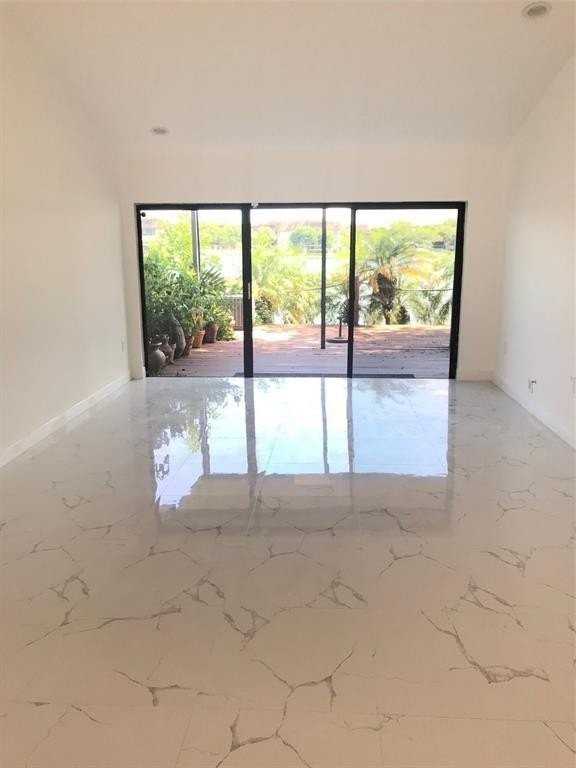 598 Ne 199th Ter #6Y - Photo 6 of 11