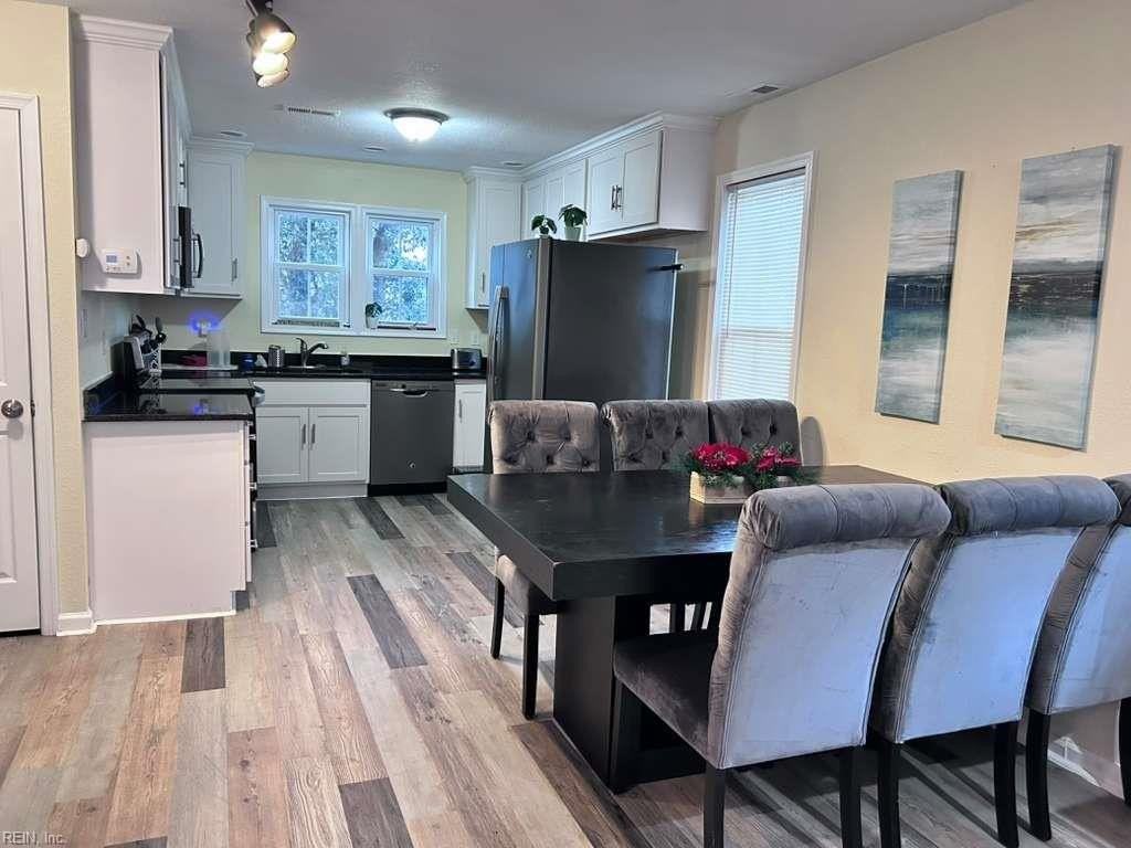 9573 6th Bay St - Photo 4 of 14