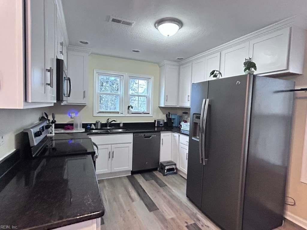 9573 6th Bay St - Photo 6 of 14