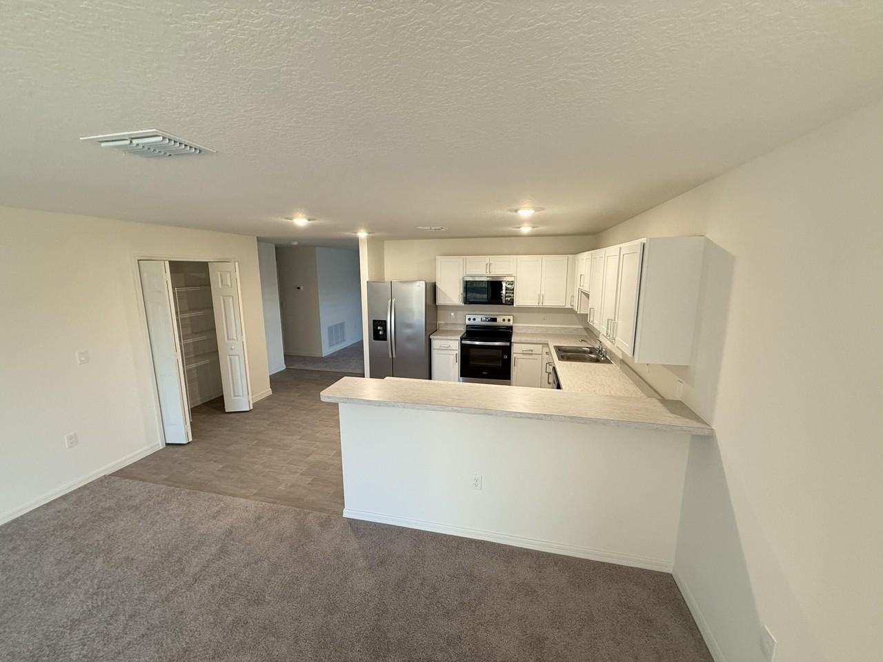 414 Nw 12th St - Photo 4 of 12