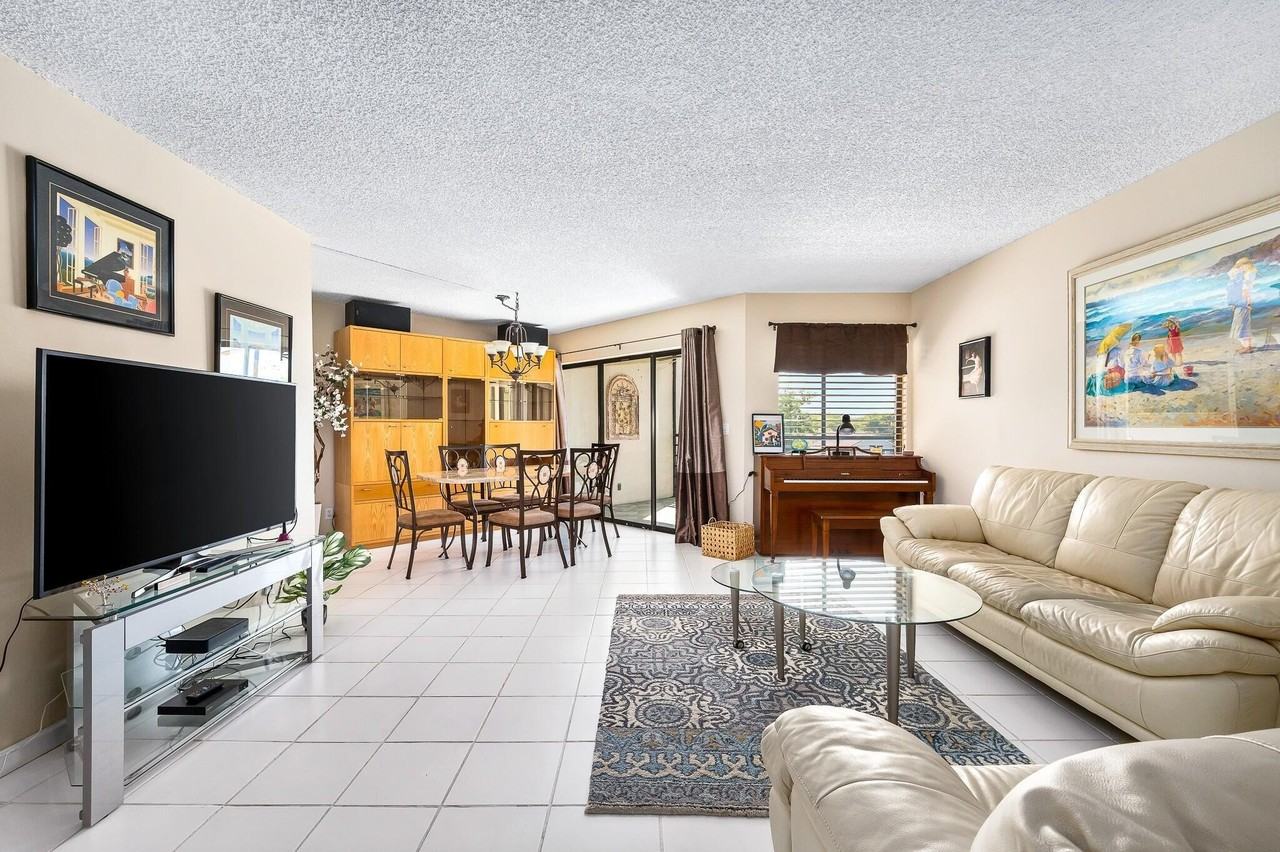 5751 Camino Del Sol #403 - Photo 4 of 34