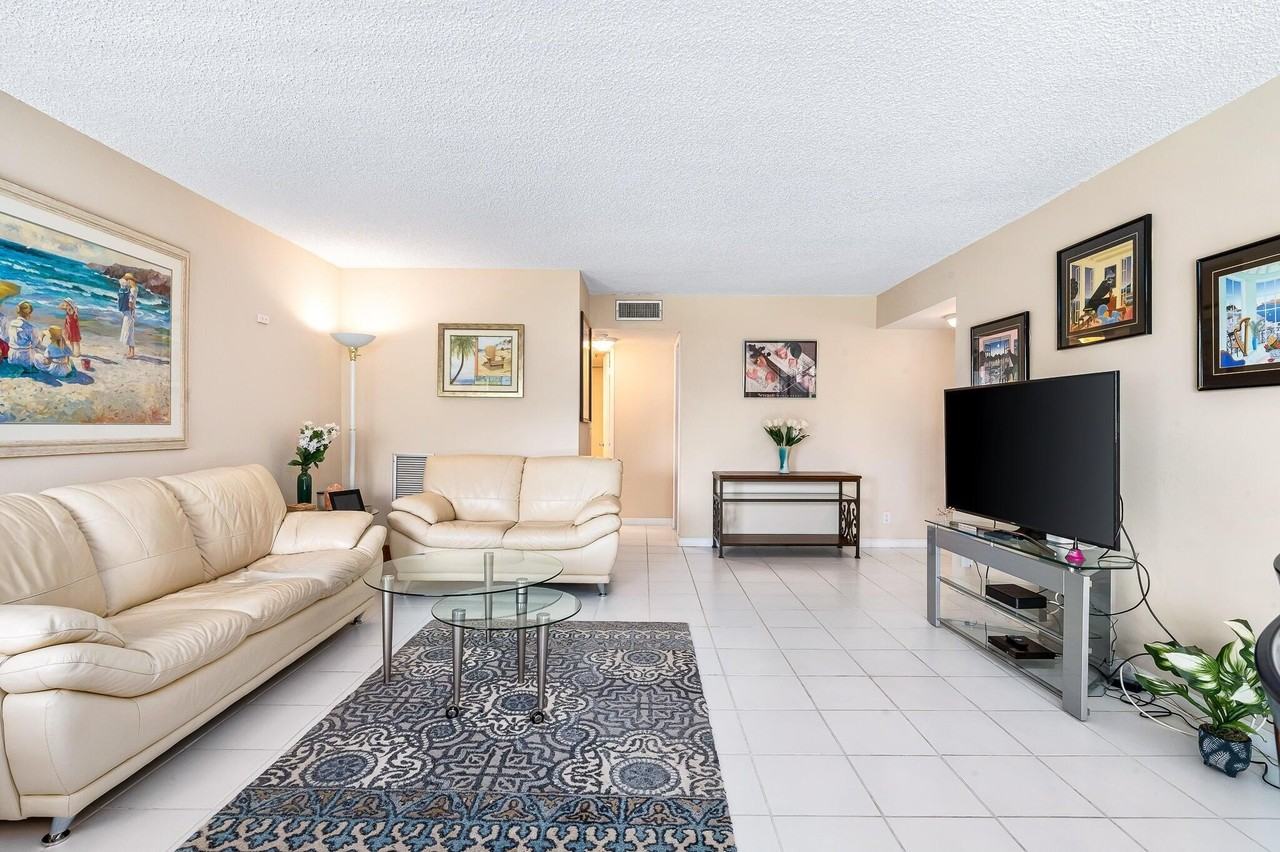 5751 Camino Del Sol #403 - Photo 5 of 34