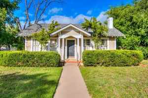 featured image of 321 S Adams St