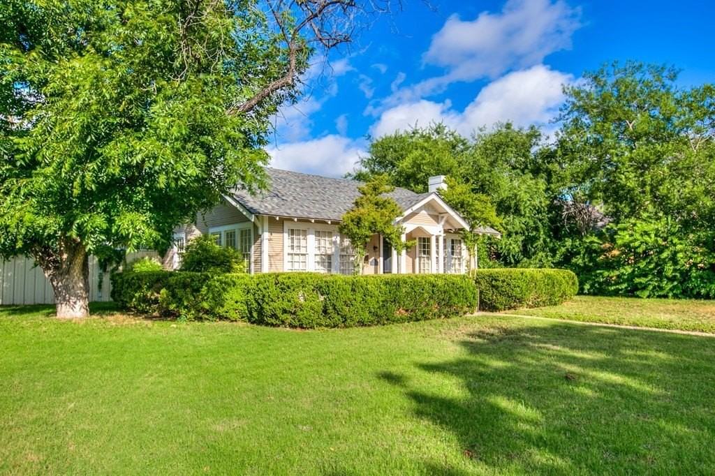 321 S Adams St - Photo 3 of 36