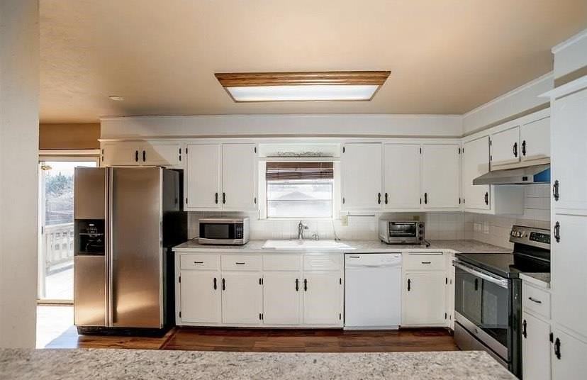 623 W Hartwood Ave - Photo 6 of 18