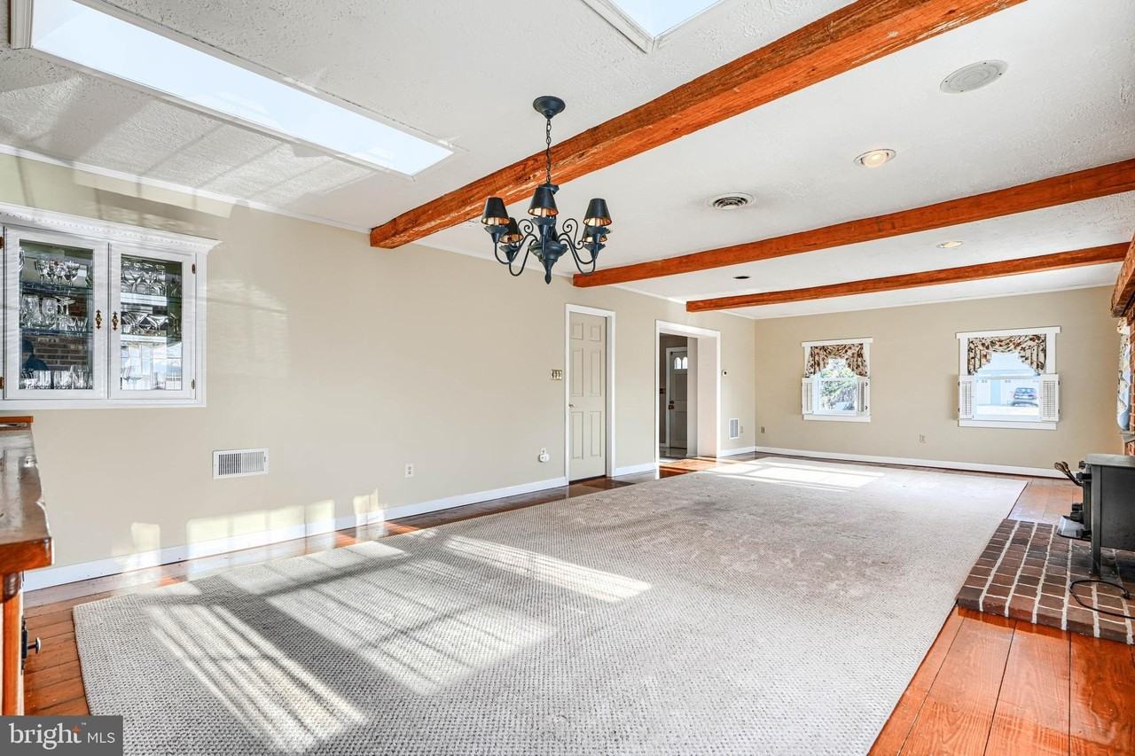 4312 Silver Spring Rd - Photo 5 of 31