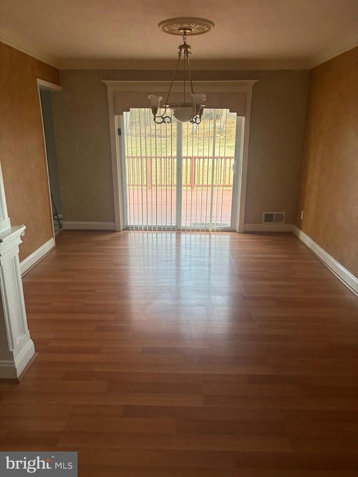 4011 Southend Rd - Photo 5 of 27