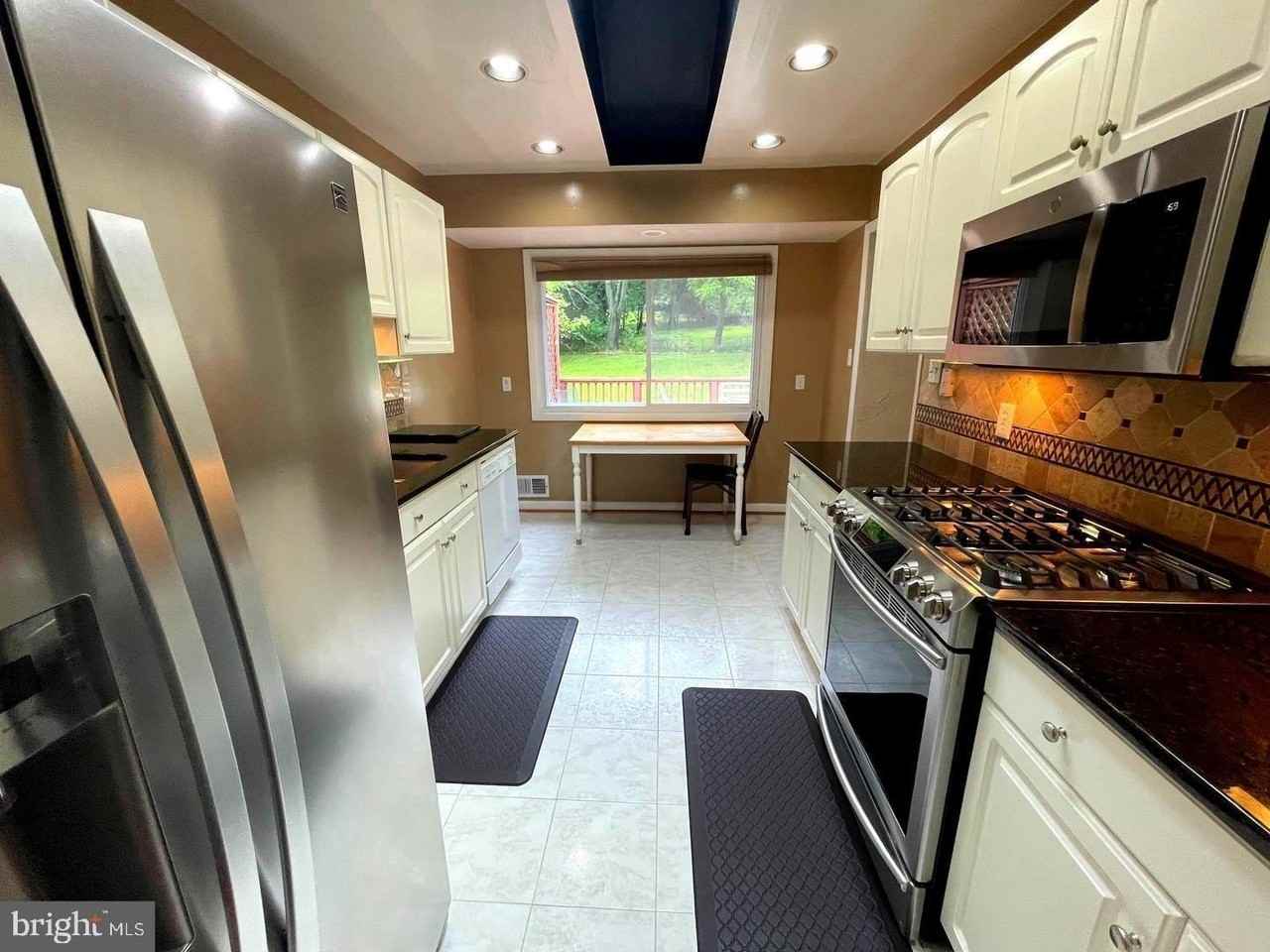 4011 Southend Rd - Photo 7 of 27