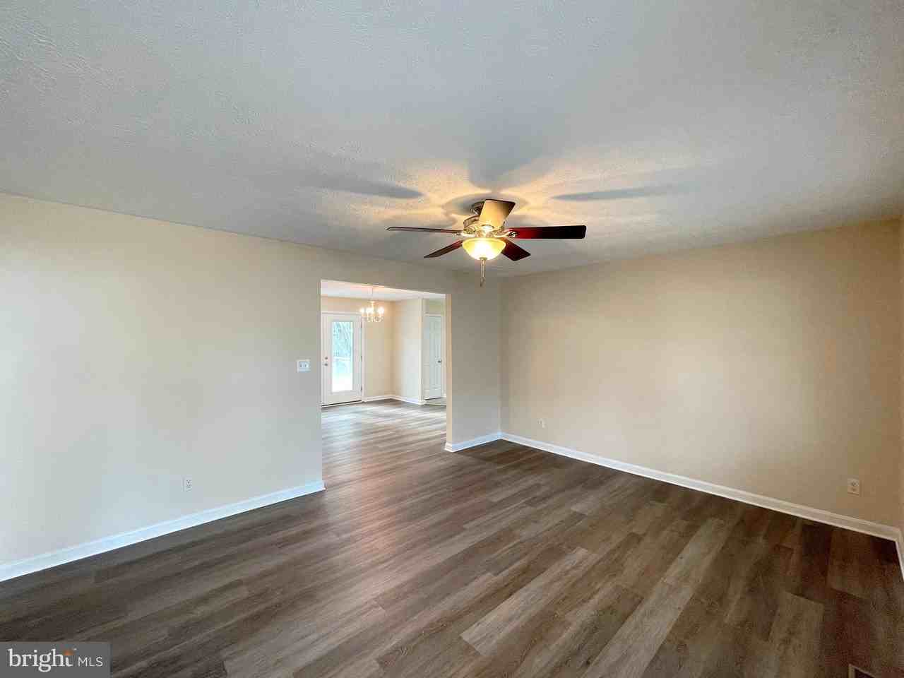 20847 Sandstone St - Photo 3 of 24