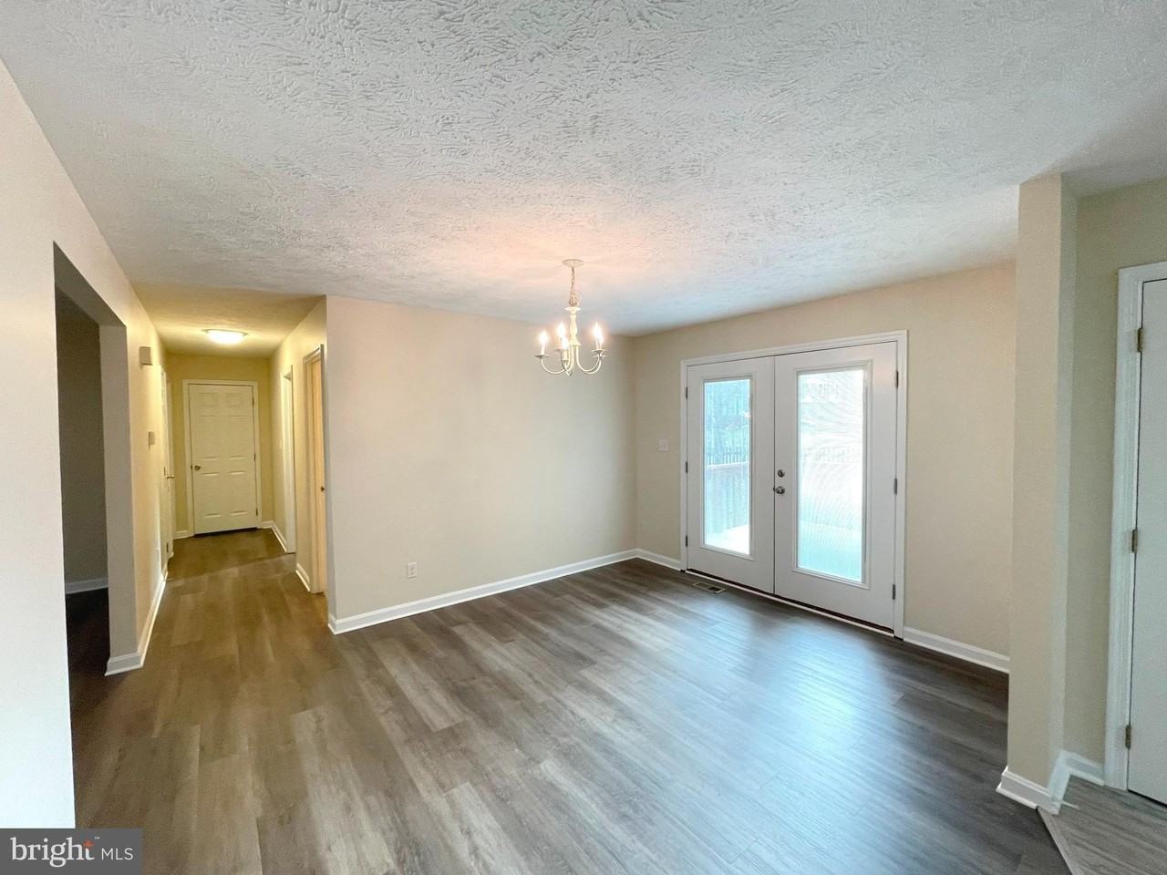 20847 Sandstone St - Photo 5 of 24