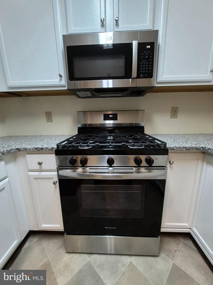 904 Sweetwater Dr - Photo 4 of 12