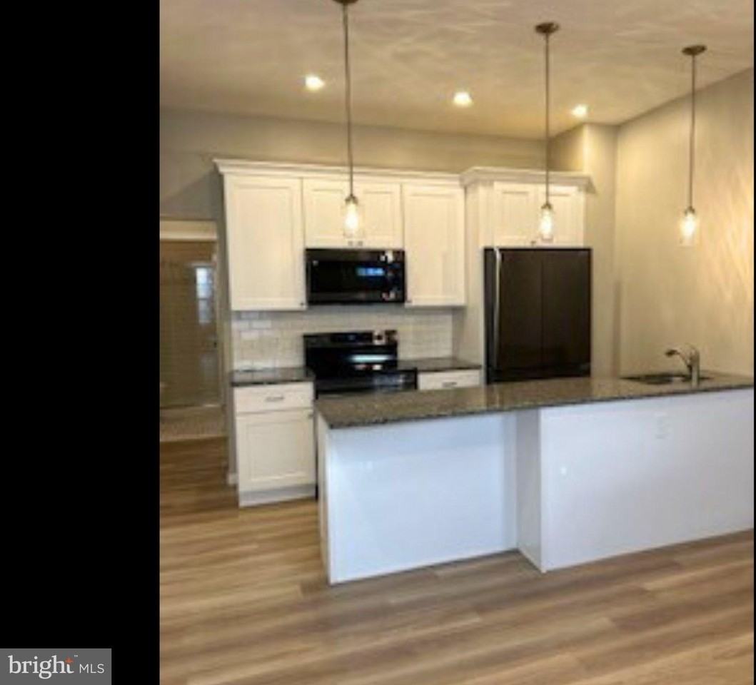 187 Bridge St Unit 1 #1 - Photo 3 of 17