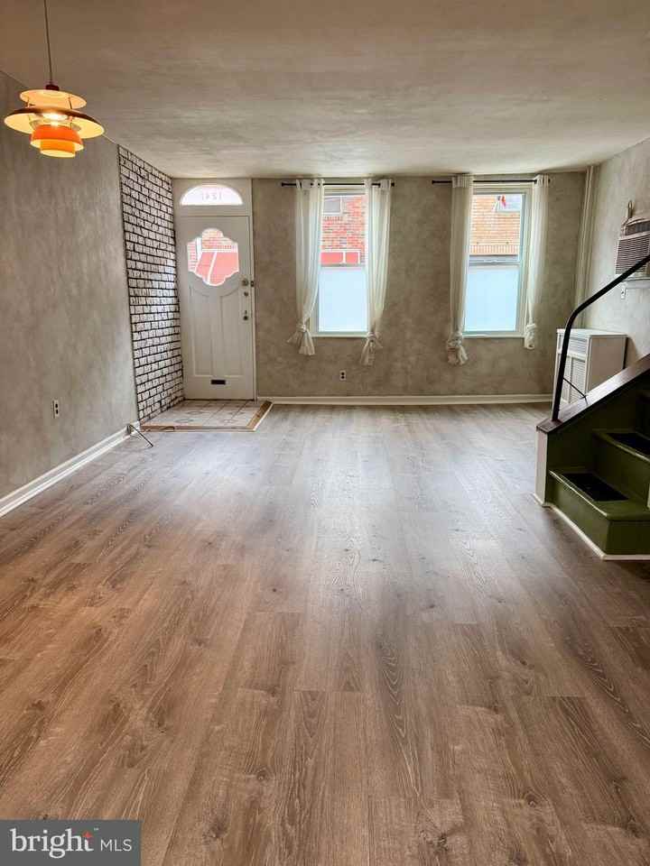 1241 S Alder St - Photo 2 of 25