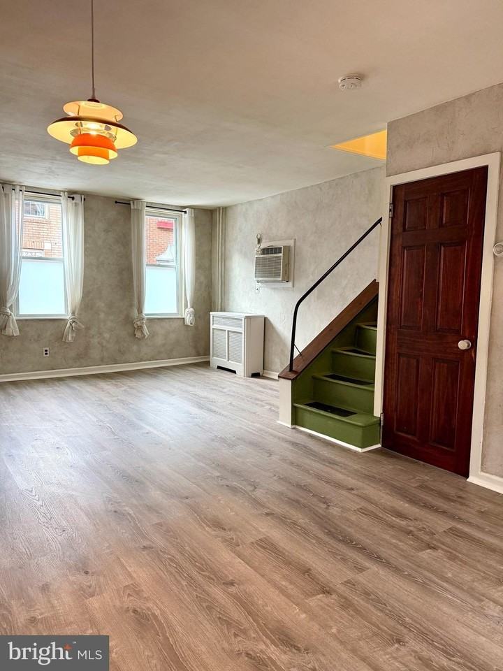 1241 S Alder St - Photo 3 of 25