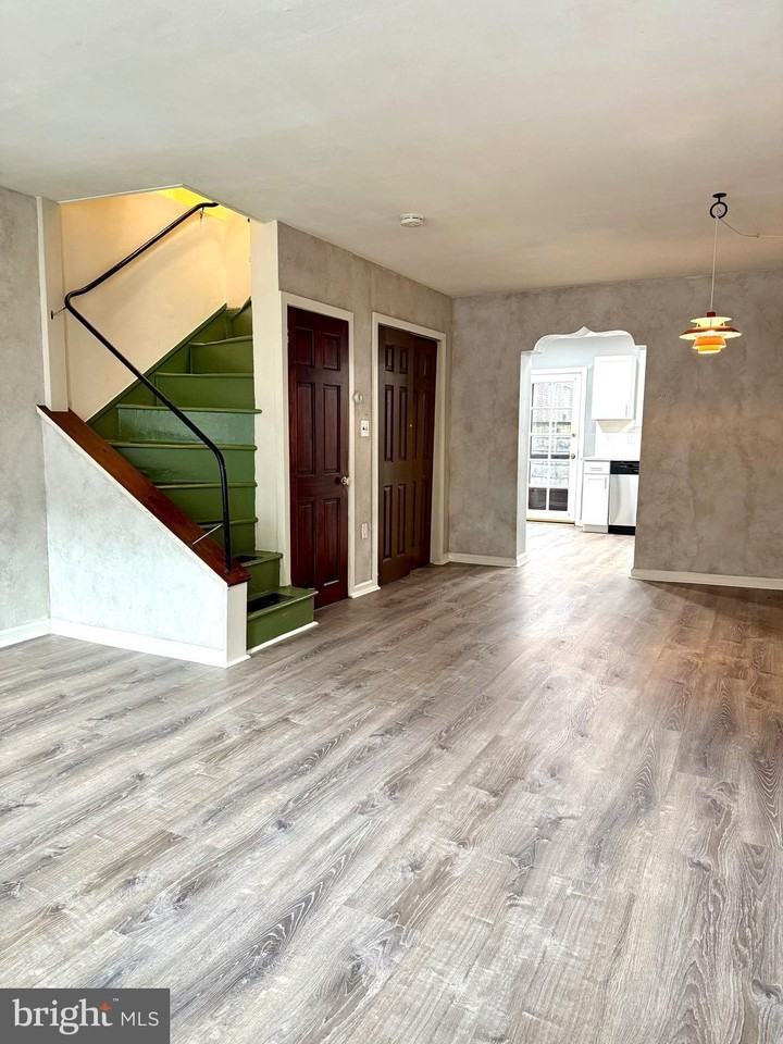 1241 S Alder St - Photo 4 of 25