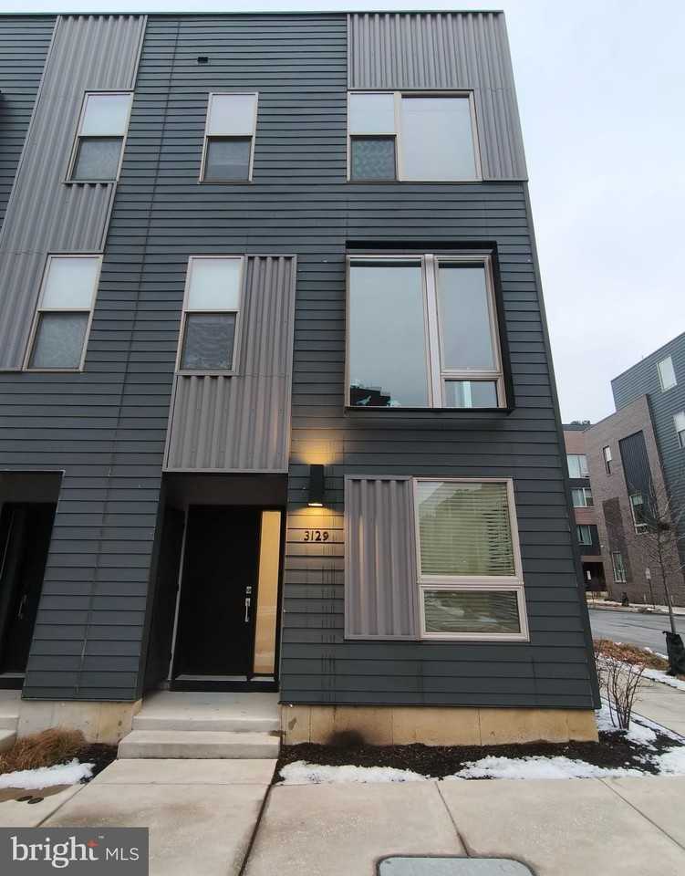 3129 Beachview Ln - Photo 2 of 41