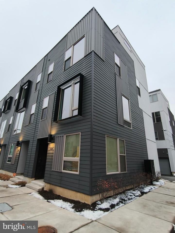 3129 Beachview Ln - Photo 3 of 41