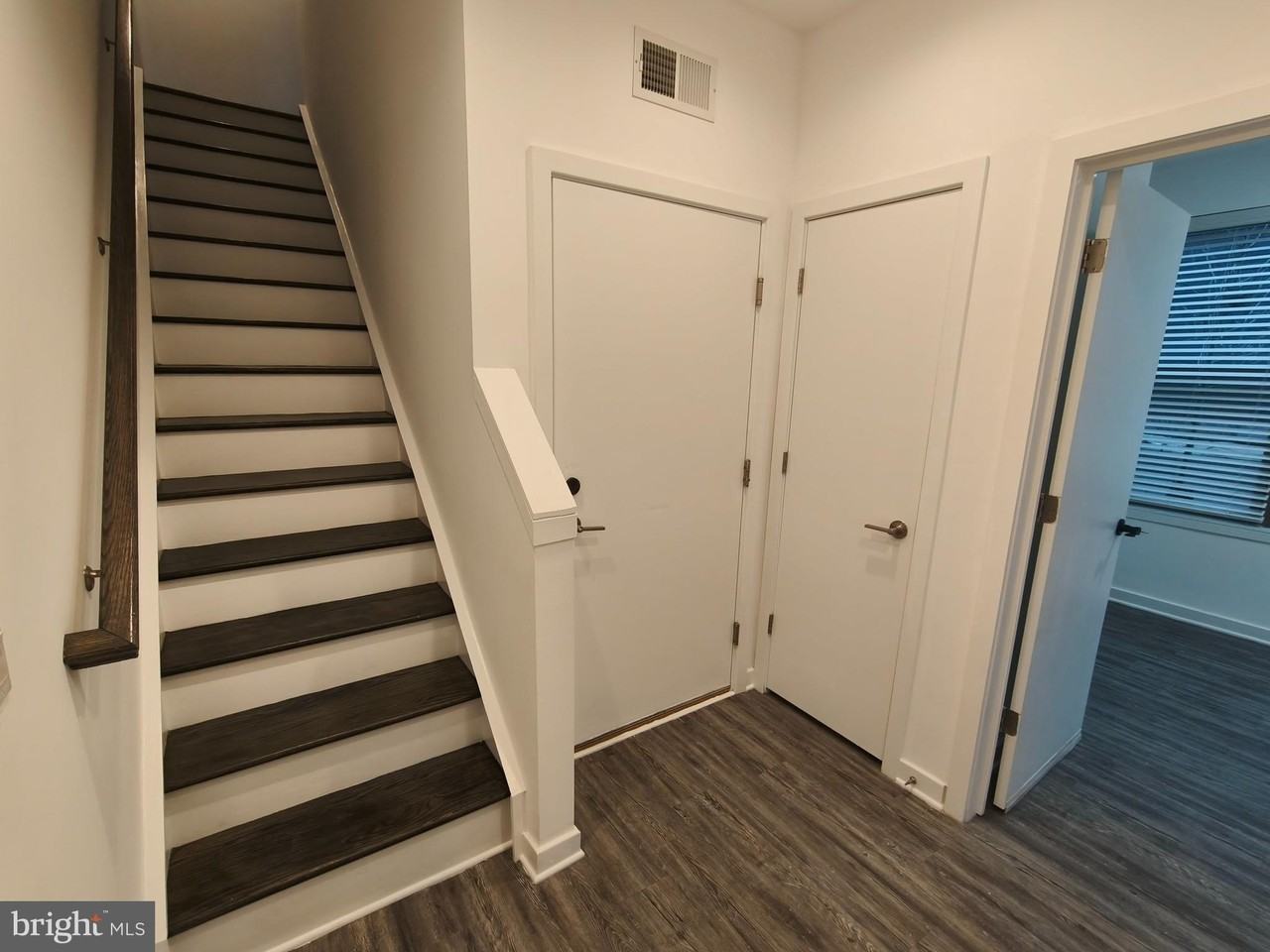 3129 Beachview Ln - Photo 7 of 41