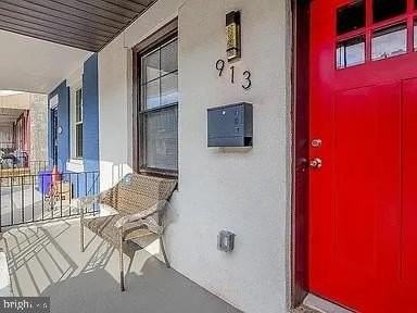 913 S Yewdall St - Photo 2 of 15