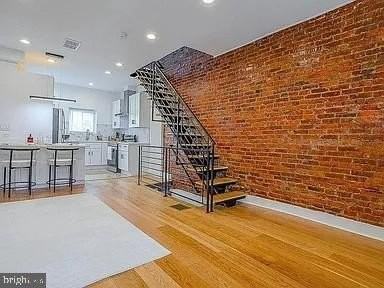 913 S Yewdall St - Photo 4 of 15