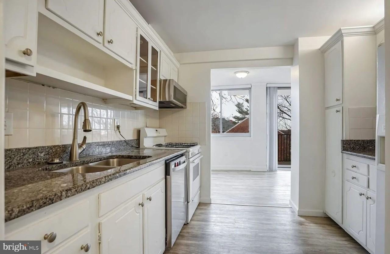 5353 Columbia Pike Apt 602 #602 - Photo 3 of 17