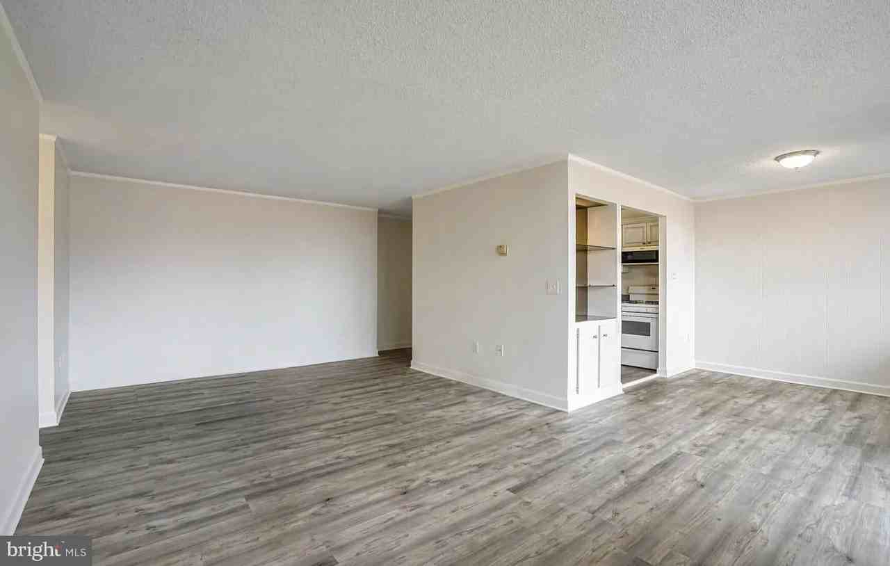 5353 Columbia Pike Apt 602 #602 - Photo 4 of 17