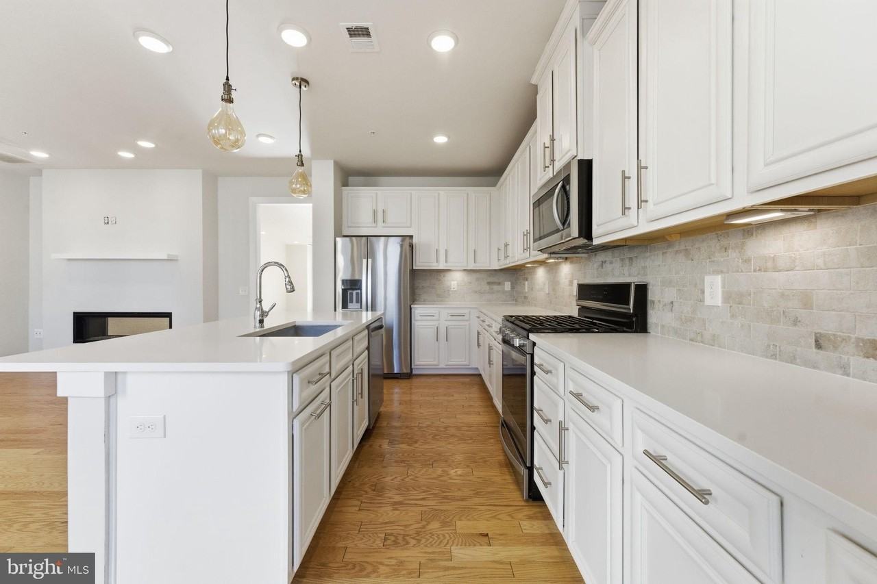 13331 Launders St - Photo 2 of 24