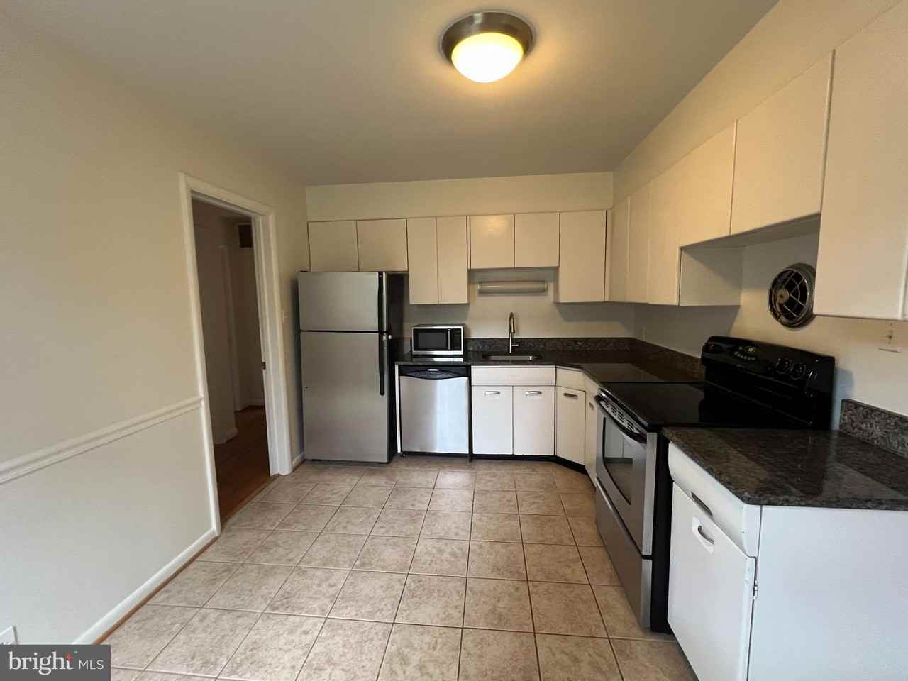 1716 Macon St - Photo 4 of 8